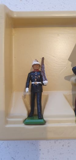 Vintage - Britains Metal Models Set 7201 - Hand Painted - Royal Marine Colour Party - Boxed