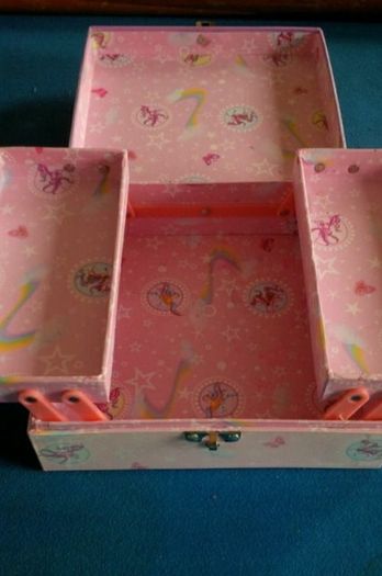 Little Girl's Jewellery Box & Jewellery