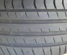 235,35,19 tyre in perfect condition, correct load rating for most golf , audi, vag, bmw