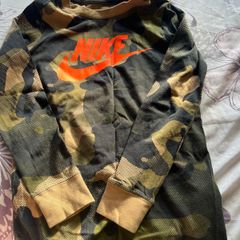 Nike top