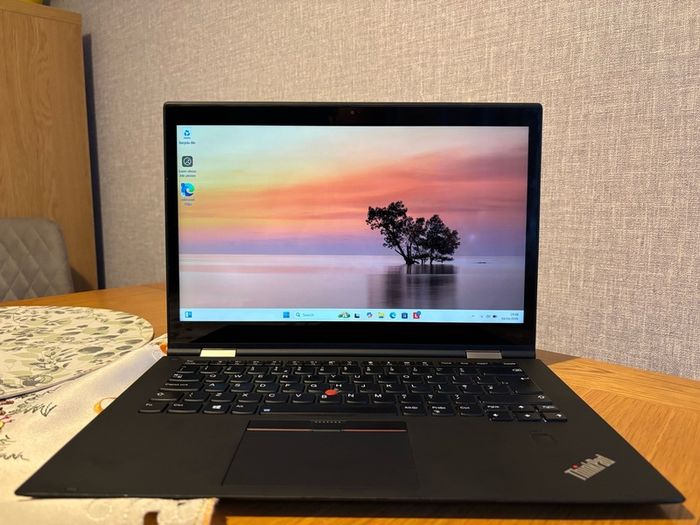 ThinkPad X1 Yoga gen2 i7, 8gb, 256gb ssd , touchscreen , pen ,