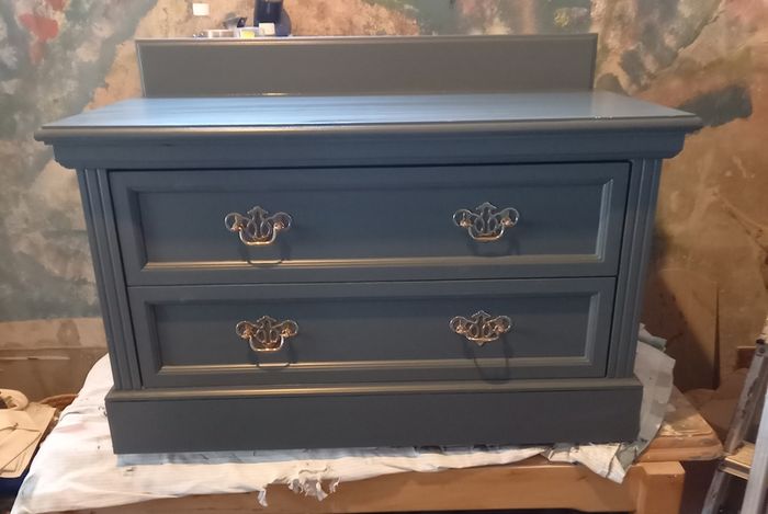 Chest of drawers