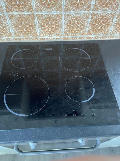 Kitchen including integrated dishwasher and cooker