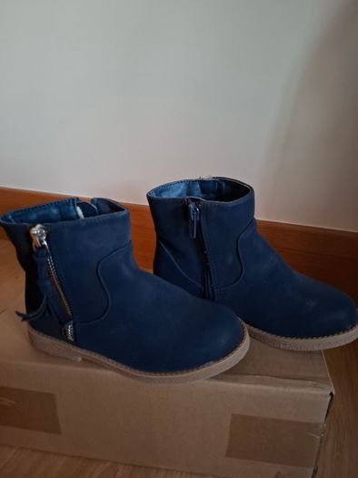 Girls fleece lined swede boots BNWOT