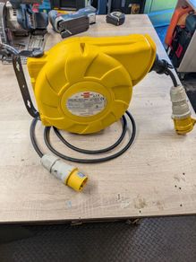 110v auto retract cable reel