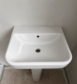 Ideal Standard Bathroom Basin and pedestal / no tap