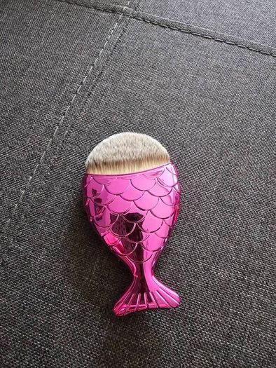 Cosmetic brush