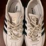 white adidas gazelle Image 2