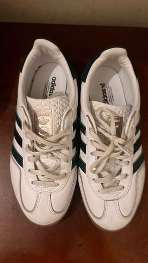white adidas gazelle
