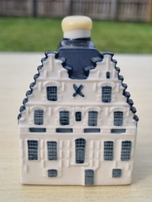 Collectible ceramic miniature of Dutch house no. 87 by KLM