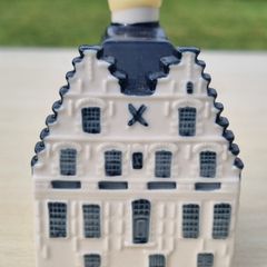 Collectible ceramic miniature of Dutch house no. 87 by KLM