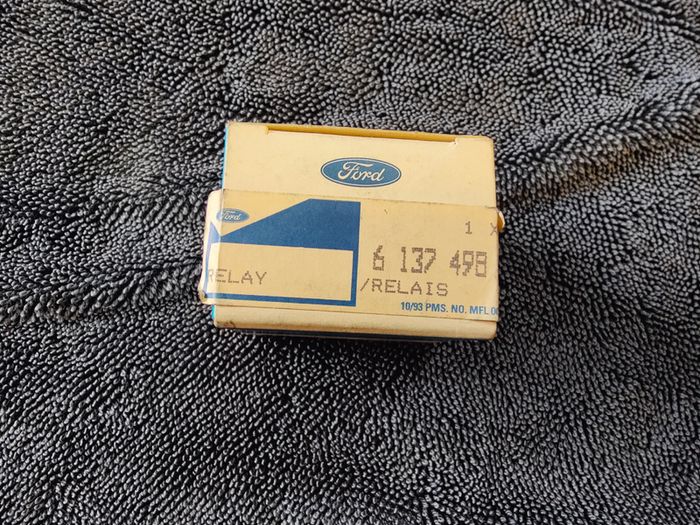 Sunroof relay Ford 85GG-15672-AA, NOS