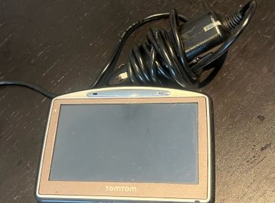 TomTom GO 720 Sat Nav and 4GB High-Speed SD Car