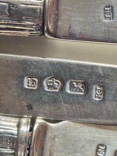 Robert Trickett, C.1775. Sterling Silver George III. 5 knives, 1775, 20cm, 240g