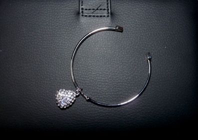 Beautiful bracelet with a Heart-shaped charm