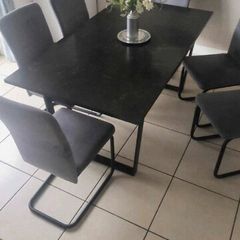 dinning table and 6 chairs  like new