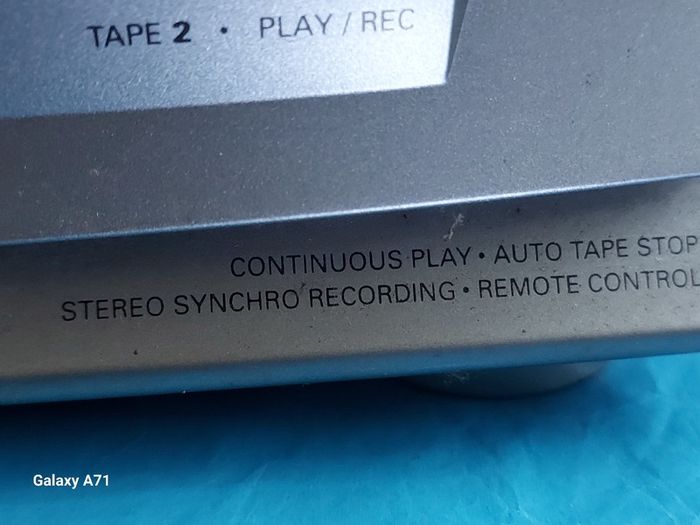 Philips Mini HIFI Systejm, Model FW530C, Radio, 3 CD changer and Dual Tape, in excellent cosmetic condition