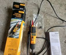 fluke t150 voltage tester
