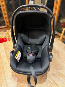 Baby seat Britax Romer Baby safe core birth -83cm car seat and isofix bought new May 2024