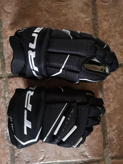 Full set of inline/roller hockey gear