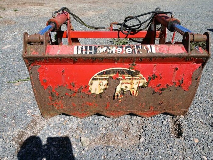 Cattle trailer,shear grab ,tanco chopper,yard scra
