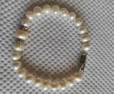 pearl bracelet