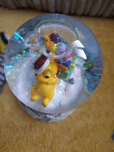 winnie the pooh christmas snowglobe