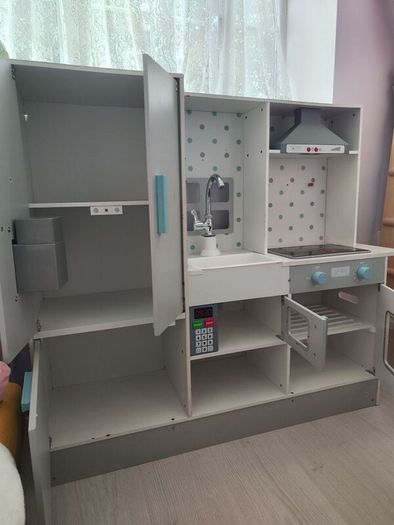 Toy kitchen