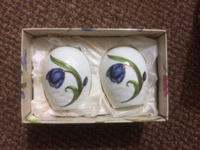 Tea Pot , sugar, milk jug and salt & pepper set.