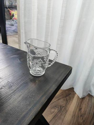 Glass jug