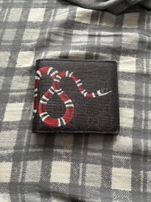 Snake wallet