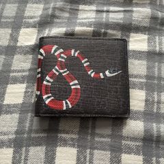 Snake wallet