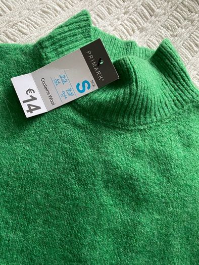 3 jumpers size S new and like new