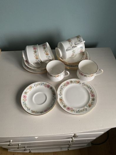 Royal Albert Belinda 18 piece tea  set