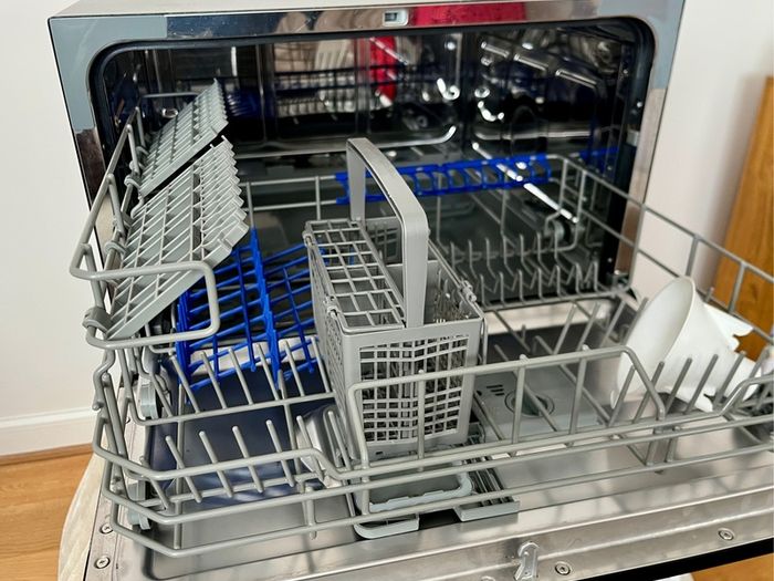 Russel Hobbs Compact Dishwasher (Model number RHTTDW6)