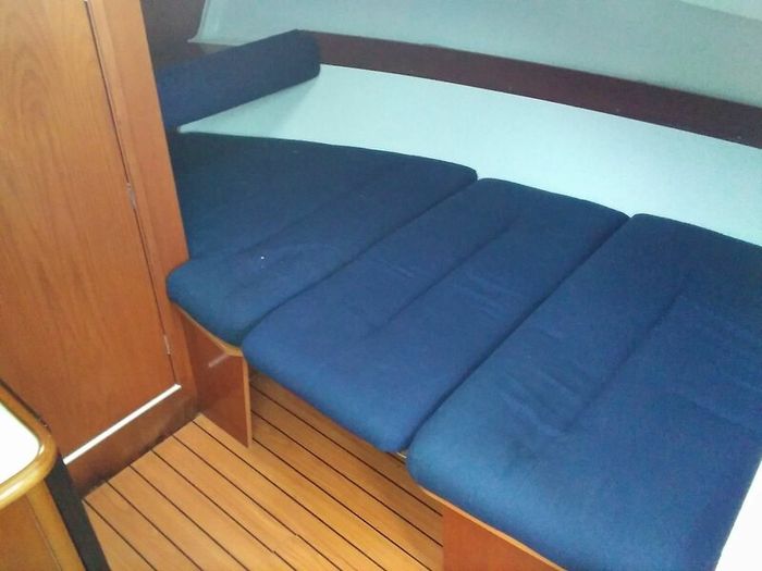 Beneteau Antares 710 Boat