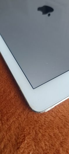 Two iPads Air 2 64GB