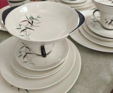 Royal Doulton Dinner "Bamboo 6446" - Set for 4 Made in England 1970 Includig Greavy boot and dish.