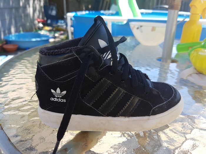 Adidas shoes Like new barely worn size uk 7.5