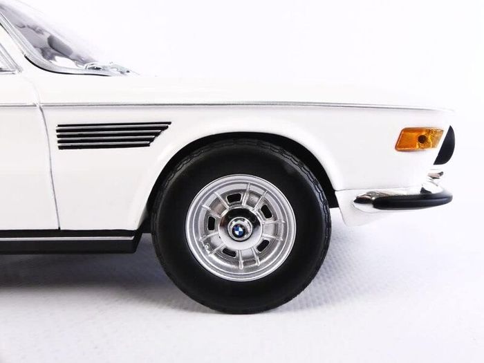BMW 2800 cs coupe 1968 1/18 New In Box