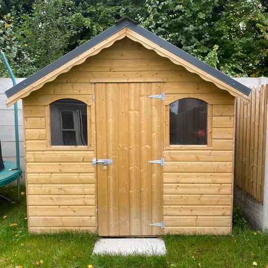Wooden garden shed - excellent condition