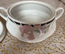 Vegetable turren with lid / 19 cm/ 9 cm dip