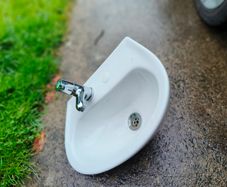 Bathroom sink