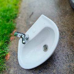 Bathroom sink