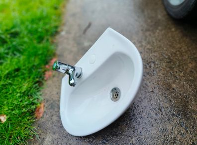 Bathroom sink