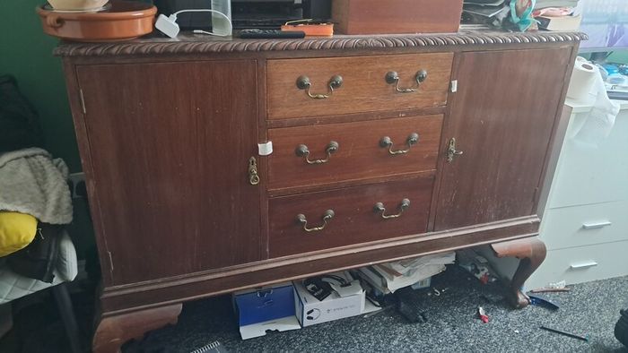 Chest of drawers