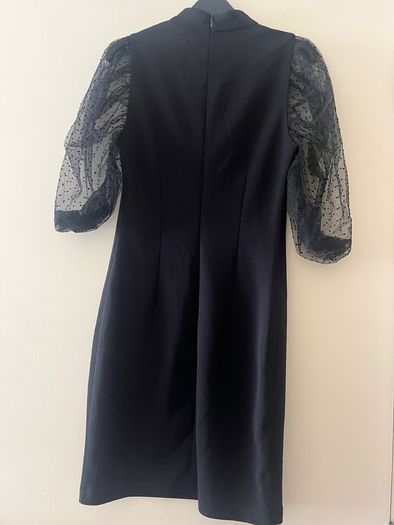 Dress with detail on sleeves