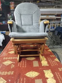 Rocking/nursing chair