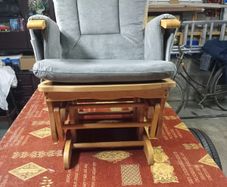 Rocking/nursing chair