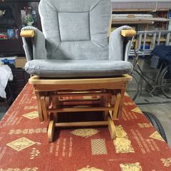 Rocking/nursing chair